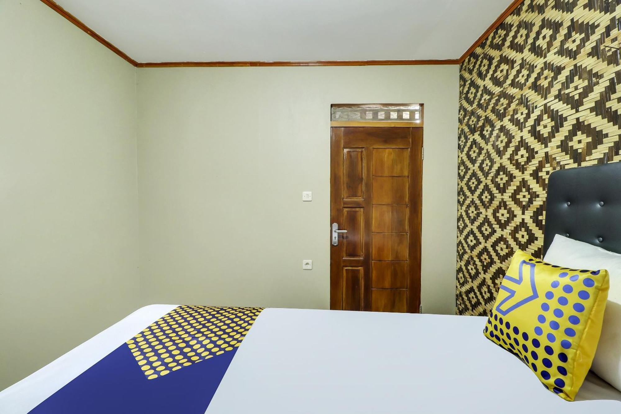 Oyo Homes 90956 Desa Wisata Guranteng Pendjalu Extérieur photo