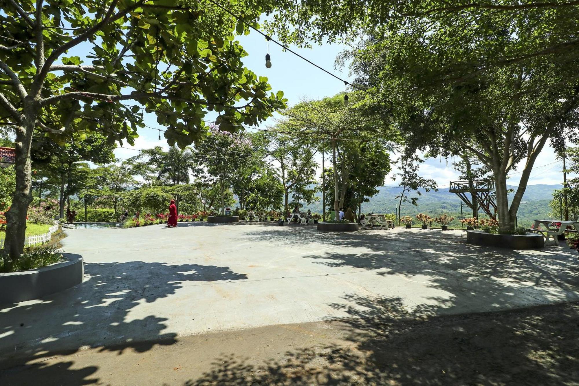 Oyo Homes 90956 Desa Wisata Guranteng Pendjalu Extérieur photo