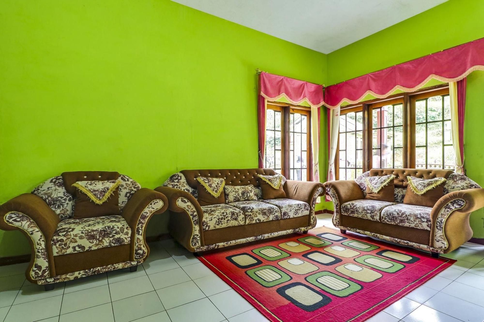Oyo Homes 90956 Desa Wisata Guranteng Pendjalu Extérieur photo
