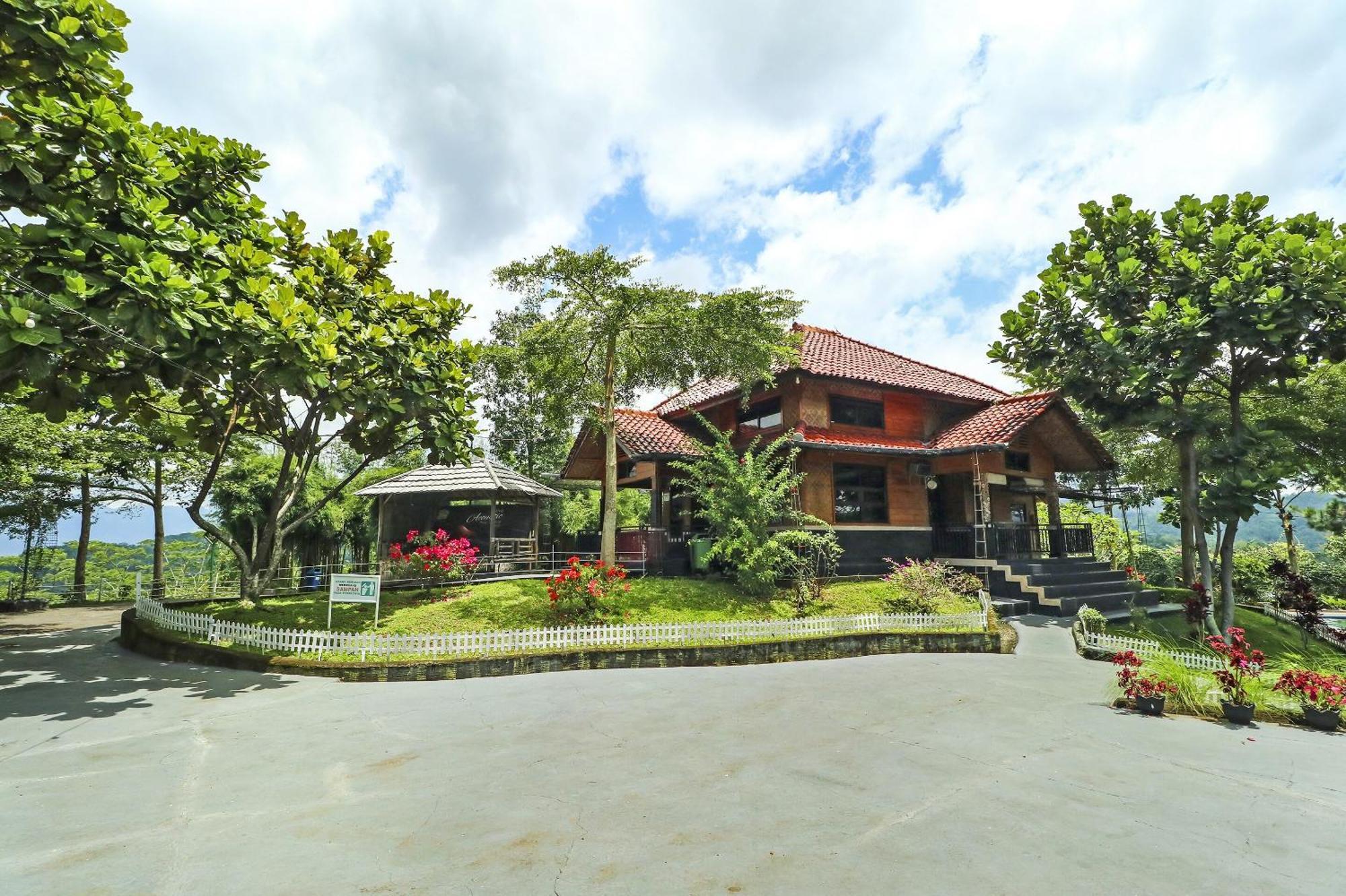 Oyo Homes 90956 Desa Wisata Guranteng Pendjalu Extérieur photo