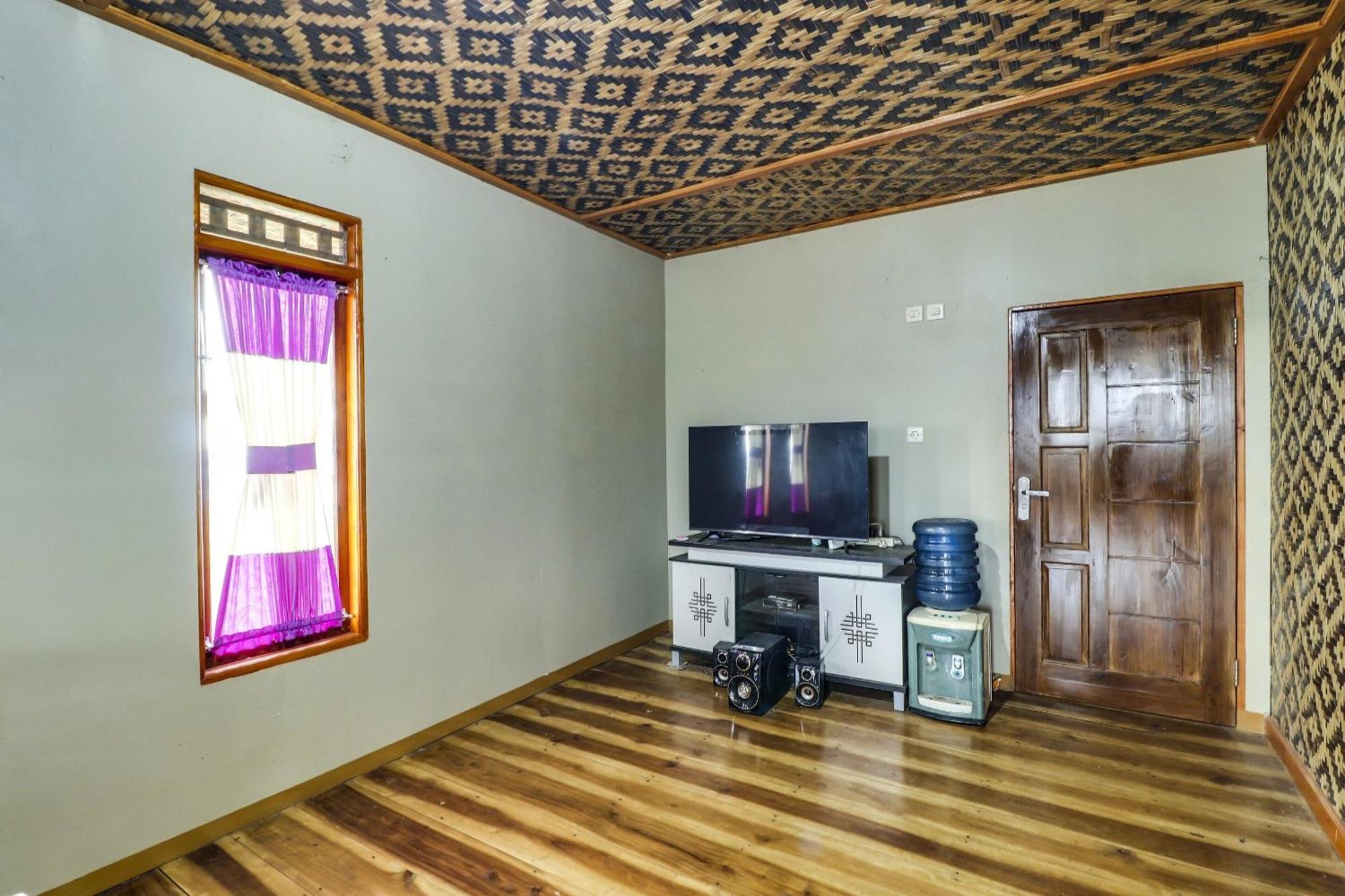 Oyo Homes 90956 Desa Wisata Guranteng Pendjalu Extérieur photo
